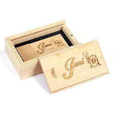 Boite en bois avec fermeture coulissante